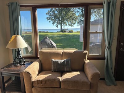 4-bedroom house in peaceful Fond du Lac with AC
Beautiful Lakefront property