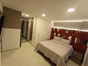 Blackout curtains, free WiFi