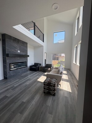 Télévision, cheminée