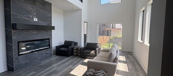 NEW Luxury townhome w/ excellent location