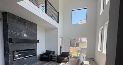 NEW Luxury townhome w/ excellent location