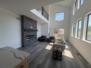 TV, fireplace