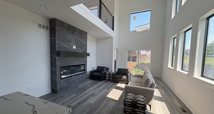 NEW Luxury townhome w/ excellent location