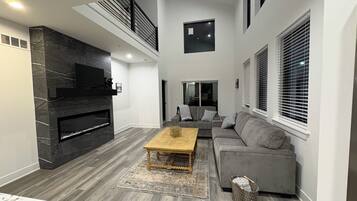 Smart-tv en een open haard