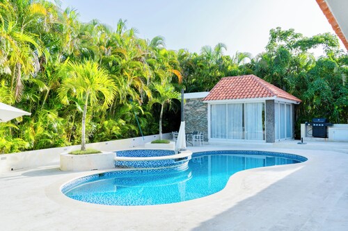 Marvelous 5-bedroom villa with AC in Juan Dolio
