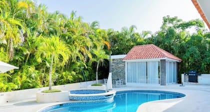 Marvelous 5-bedroom villa with AC in Juan Dolio