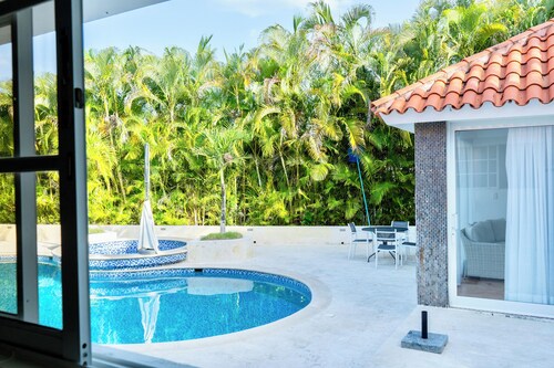 Marvelous 5-bedroom villa with AC in Juan Dolio
