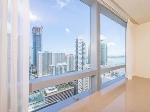 Condo luxueux, vue partielle sur l'ocĂ©an | Vue depuis lâhĂ©bergement