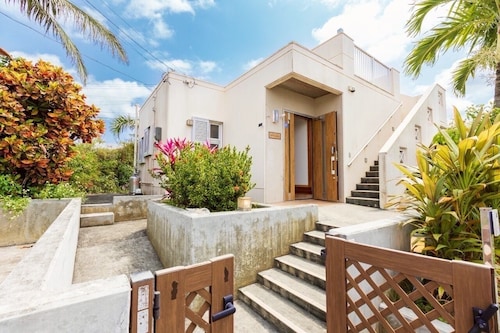 Exclusive view of the star-filled sky on the rooftop terrace. Walking distance from Imgarma Marine Garden (1.1km). Privileges: Free Miyako soba noodles, BBQ set rental, and star photography can be arranged. Unattended check-in support.