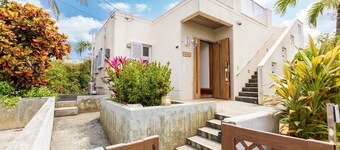 Exclusive view of the star-filled sky on the rooftop terrace. Walking distance from Imgarma Marine Garden (1.1km). Privileges: Free Miyako soba noodles, BBQ set rental, and star photography can be arranged. Unattended check-in support.