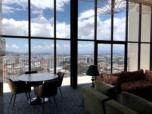 Air conditioned 2-bedroom 2-bath apartment in luxury building Barrio Escalante