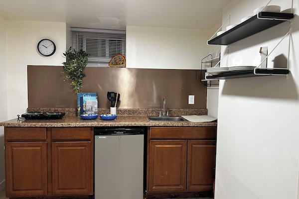 Microonde, piano cottura, macchina per tè/caffè