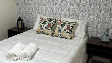 1 habitación, tabla de planchar con plancha, cuna de viaje y wifi