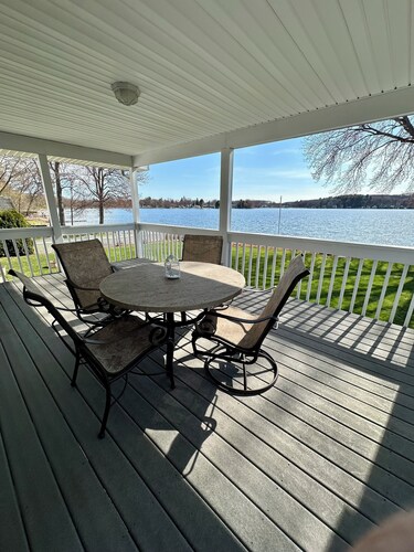 Charming 2-bedroom house located on Bolton Lake