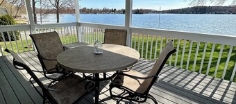 Charming 2-bedroom house located on Bolton Lake