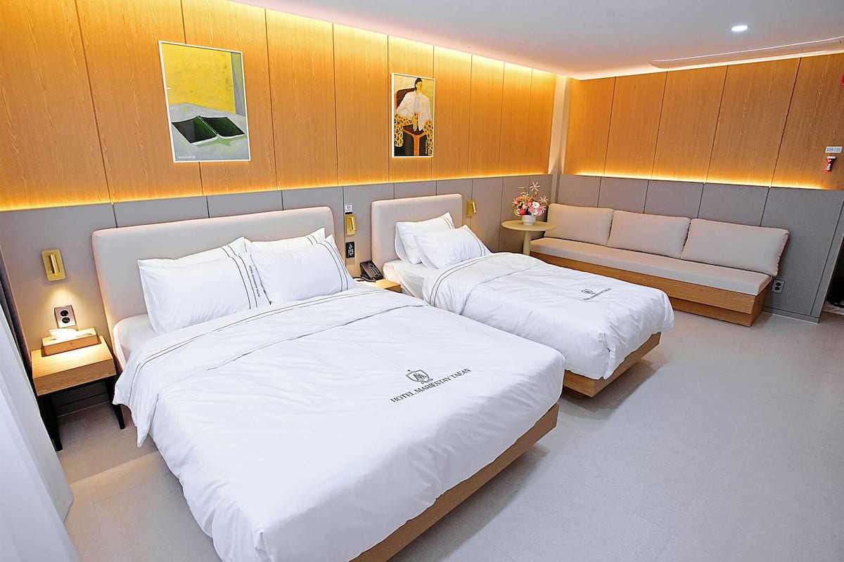 Down duvets, desk, laptop workspace, free WiFi