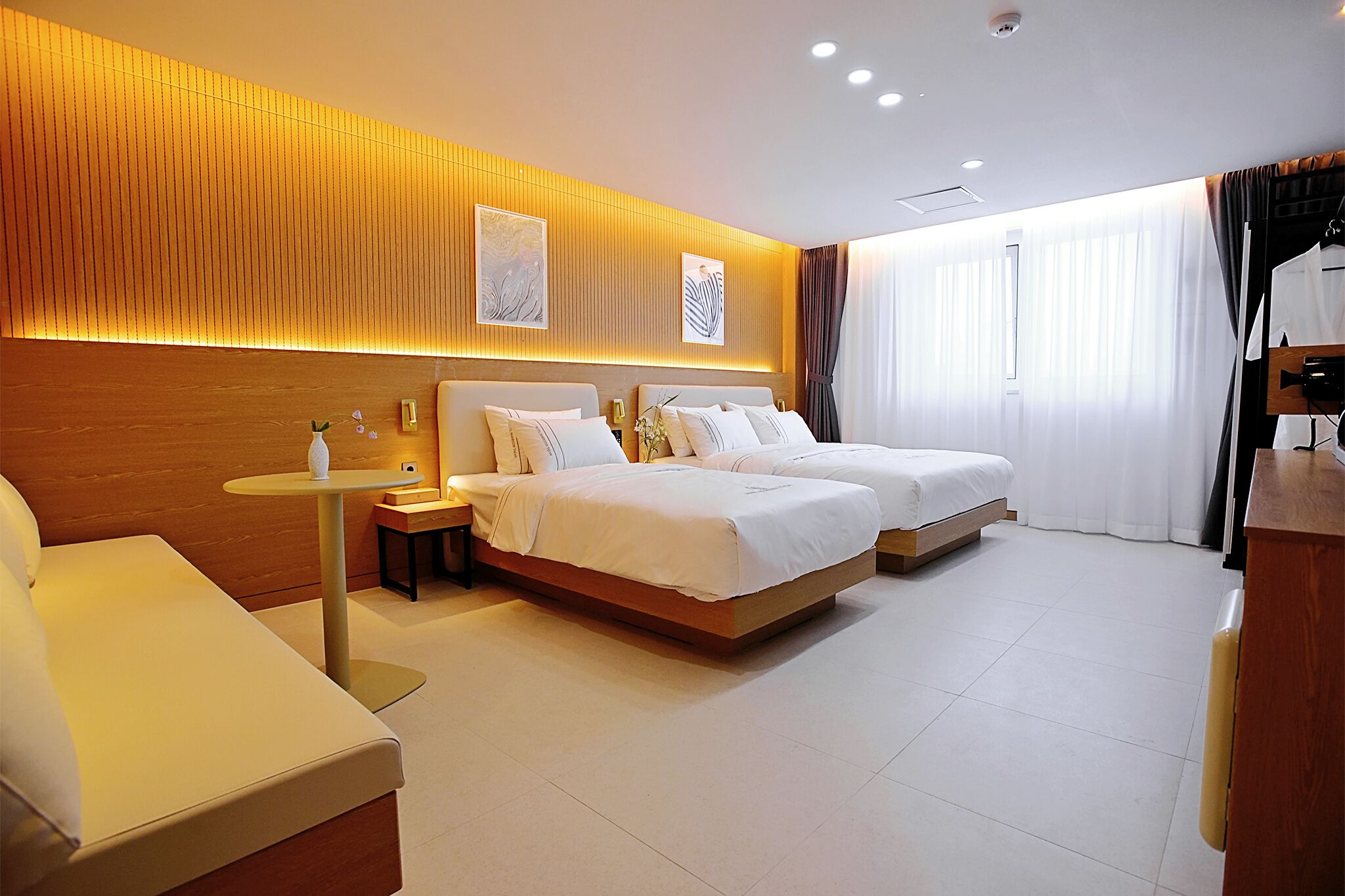 Superior Twin Room, Multiple Beds, Non Smoking, Private Bathroom | Down comforters, desk, laptop workspace, WiFi (free)