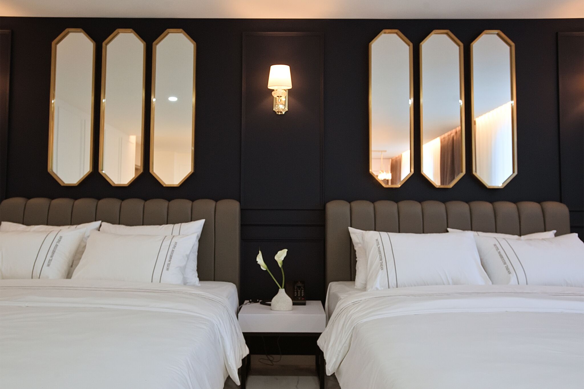 Royal Studio Suite, Multiple Beds, Non Smoking, Private Bathroom | Down comforters, desk, laptop workspace, WiFi (free)