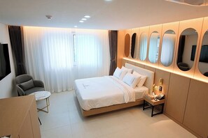 Premium Double Room, 1 King Bed, Non Smoking, Private Bathroom | Down comforters, desk, laptop workspace, free WiFi - HOTEL MARIESTAY TAEN (Taean)