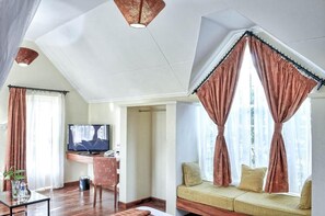 Executive Double Room, Garden View | Free WiFi, bed sheets