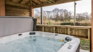 Cottage | Outdoor spabad