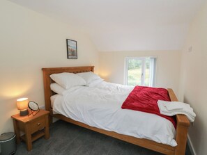 3 bedrooms, individually decorated, individually furnished, free WiFi - Glandwr House (Llandrindod Wells)