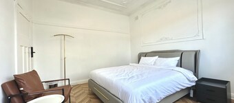 Modern Vintage King-Size Rooms