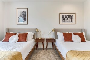 2 Schlafzimmer, Schreibtisch, BĂŒgeleisen/BĂŒgelbrett, Reisekinderbett