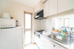 Fridge, microwave, stovetop, electric kettle