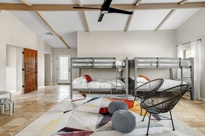 4 chambres, fer et planche à repasser, accès au Wi-Fi (inclus)