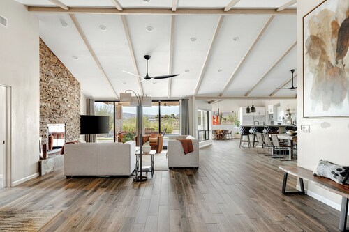 Serene by LuxeKey | Pool, Spa, Shuffleboard, Horseshoe & Desert Views