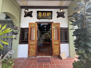 Front of property - Carnarvon Heritage Lodge (George Town)