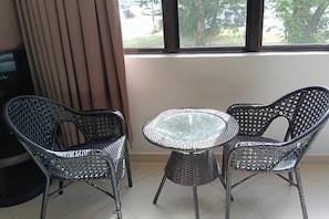 Family Suite | Desk, iron/ironing board, free WiFi, bed sheets