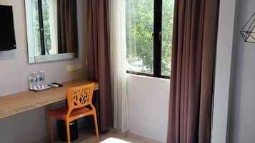 Deluxe tweepersoonskamer, 1 queensize bed | Een bureau, een strijkplank/strijkijzer, gratis wifi, beddengoed