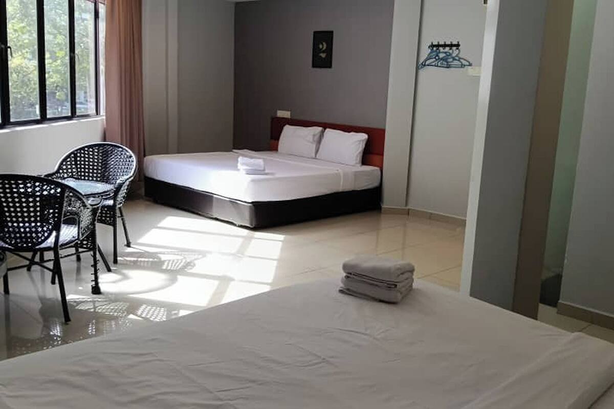 Family Suite | Desk, iron/ironing board (on request), WiFi (free), bed sheets
