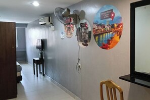 Habitación familiar | Escritorio, wifi gratis y ropa de cama 
