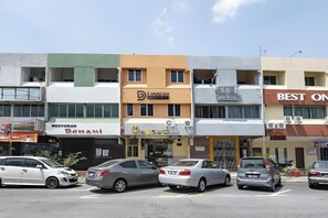 Vista frontal de la propiedad