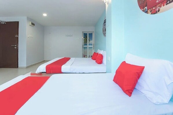 Trippelrum | Skrivbord, gratis wi-fi och sängkläder