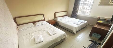 Bureau, lits pliants/supplémentaires, Wi-Fi gratuit, draps fournis