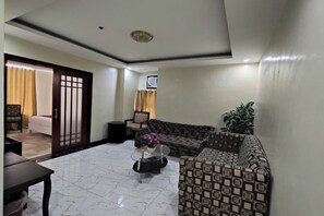 Grand Suite | In-room safe, desk, free WiFi, bed sheets