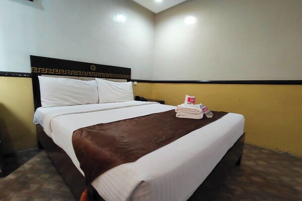 Deluxe Room | In-room safe, desk, free WiFi, bed sheets