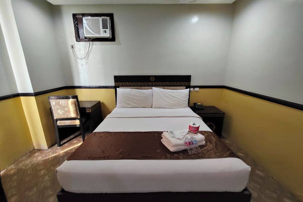 Deluxe Room | In-room safe, desk, free WiFi, bed sheets