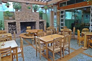 Se ofrece un desayuno típico de la región (550 PHP por persona)