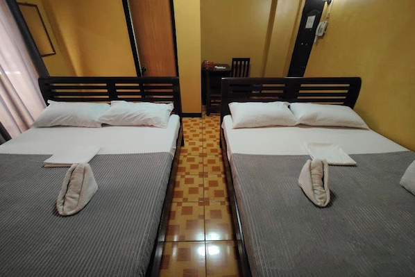 Quadruple Room | Free WiFi, bed sheets