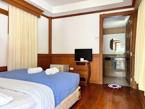 Thai House | Desk, blackout drapes, free WiFi, bed sheets