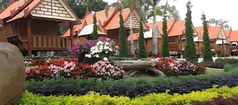 Naya Park View Hotel