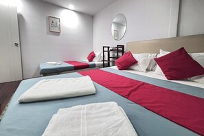 Iron/ironing board, free WiFi, bed sheets - Sunshiny-BB Hostel near Punnavithi BTS station (Bangkok)