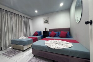 Superior driepersoonskamer, balkon | Een strijkplank/strijkijzer, gratis wifi, beddengoed