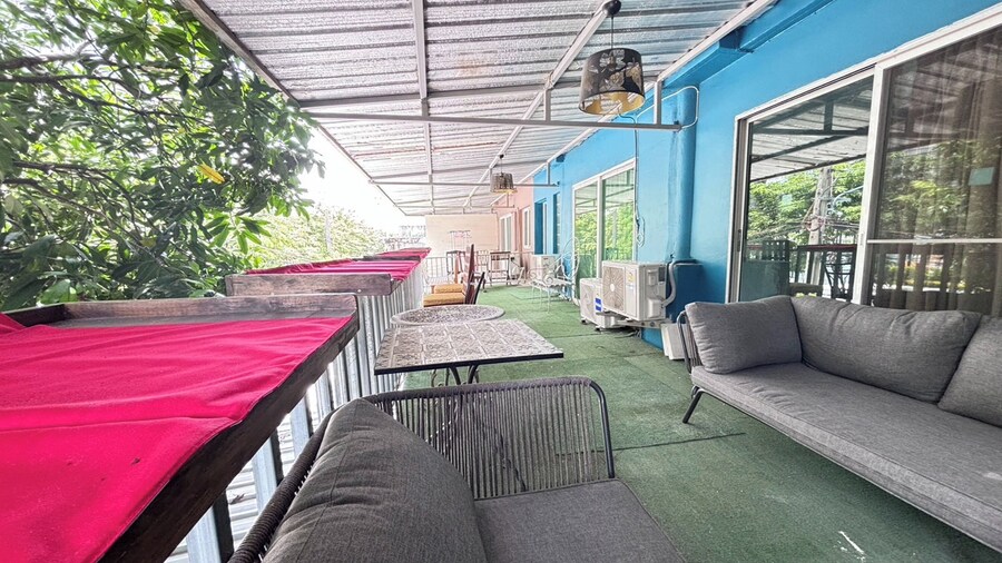 Sunshiny-BB Hostel near Punnavithi BTS station