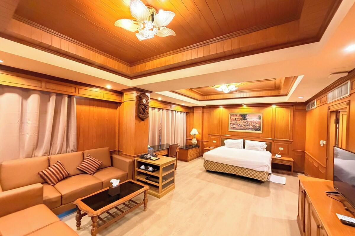 Junior Suite Double | Minibar, desk, laptop workspace, free WiFi